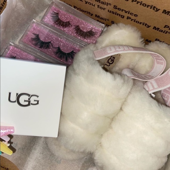 Lipgloss,lashes,ect - Picture 6 of 6